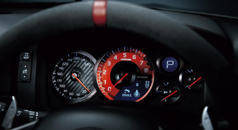 Панель приборов Nissan GT-R