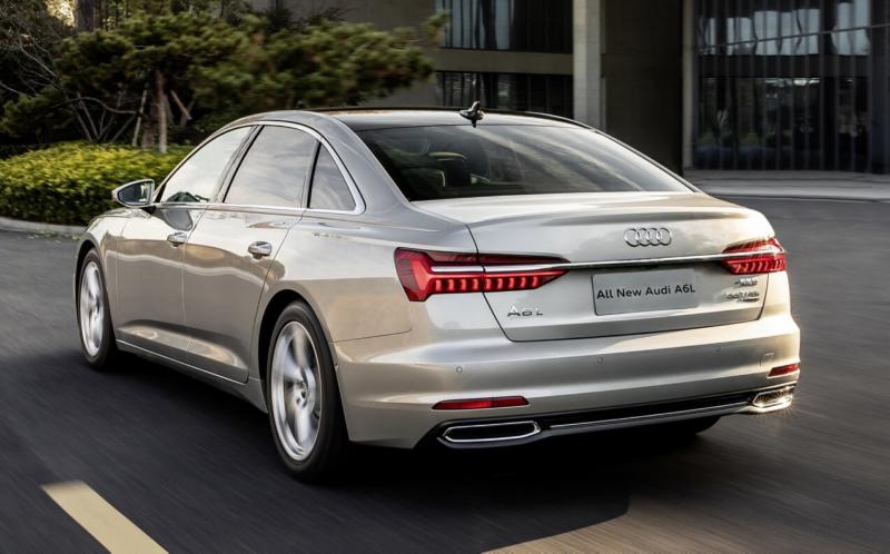 Вид сзади Audi A6 L Sedan
