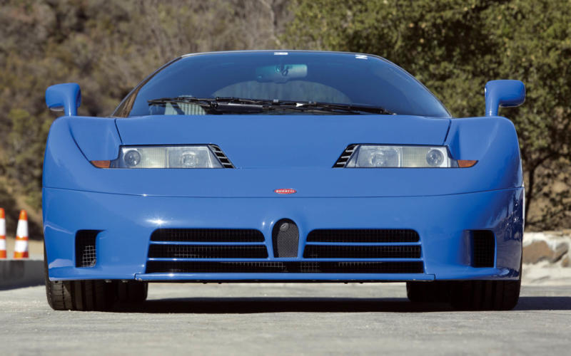 Вид спереди Bugatti EB110