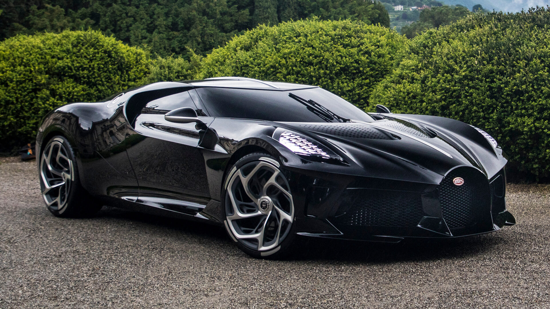 Bugatti La Voiture Noire характеристики, фото, видео, обзор