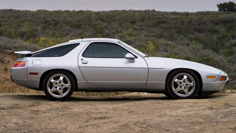 Porsche 928 Porsche 928 вид сбоку