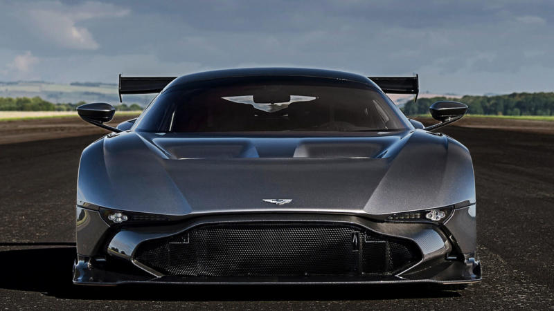 Aston Martin Vulcan Вид спереди Aston Martin Vulcan