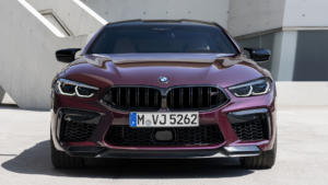 Вид спереди BMW M8 Gran Coupe