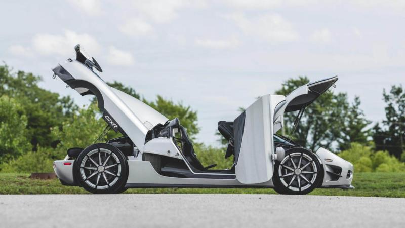 Вид сбоку Koenigsegg CCXR Trevita