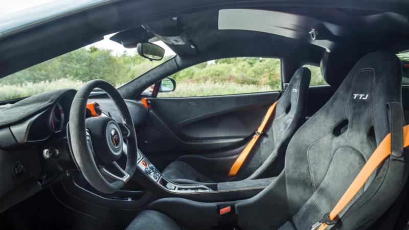 Интерьер McLaren 675LT