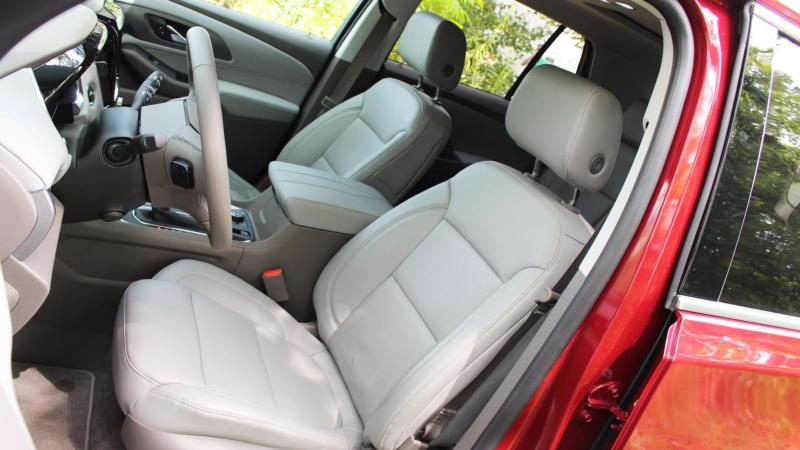 Интерьер Chevrolet Traverse II поколения