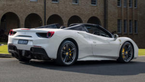 Авто Феррари 488