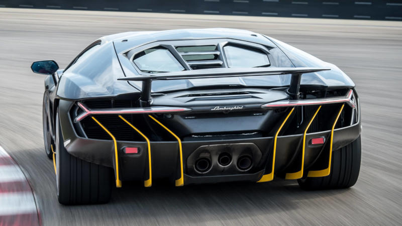 Lamborghini Centenario вид сзади
