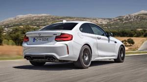Вид сзади BMW M2 Competition