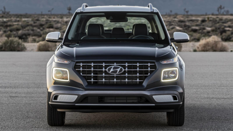 Hyundai Venue вид спереди