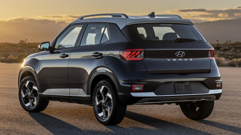 Hyundai Venue вид сзади