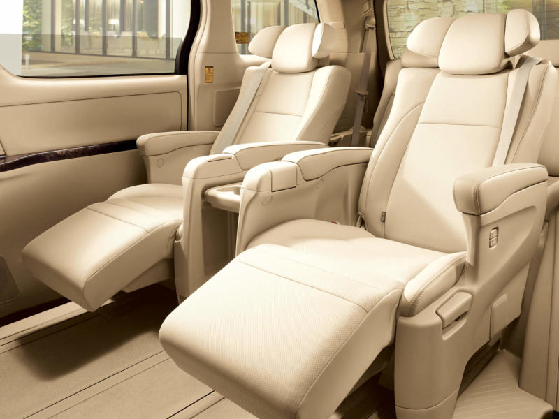 Toyota Alphard 1 2