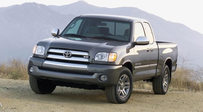 Toyota Tundra вид спереди