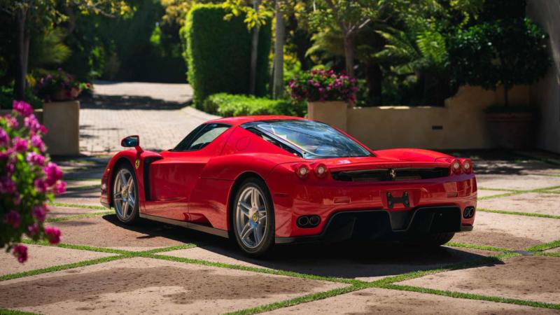 Ferrari Enzo вид сзади