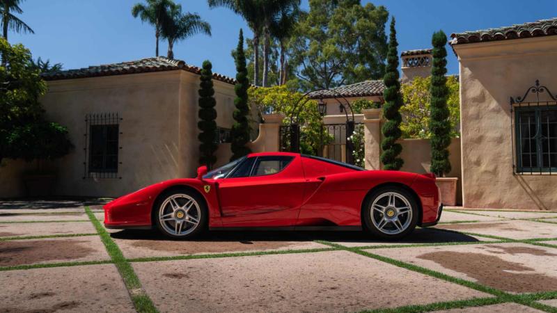 Ferrari Enzo вид сбоку