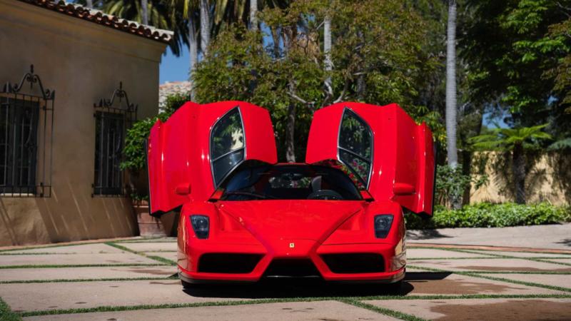 Ferrari Enzo вид спереди