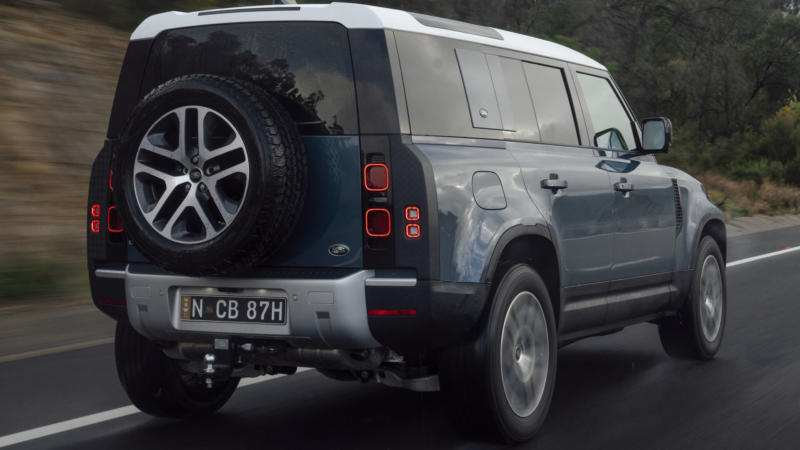 Land Rover Defender вид сзади