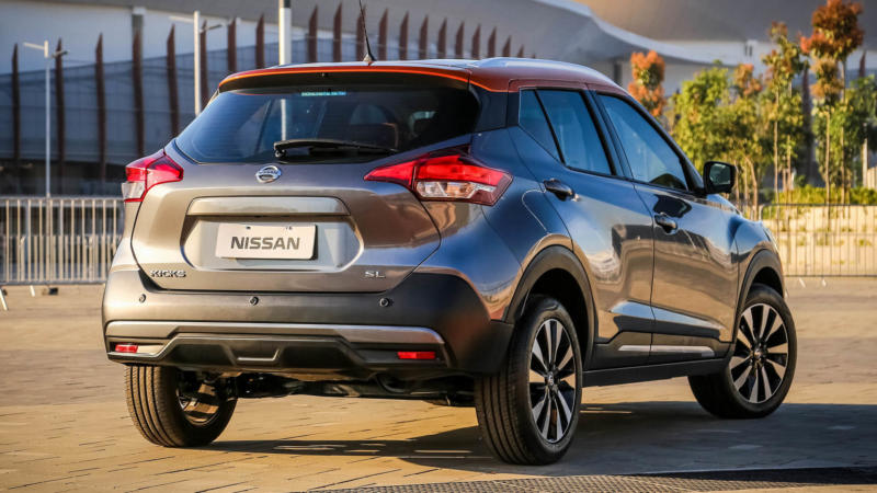 Nissan Kicks вид сзади