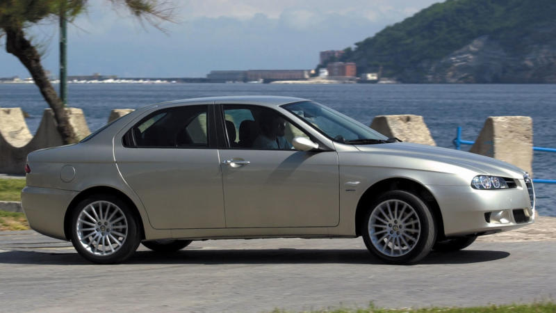 Alfa Romeo 156 вид сбоку