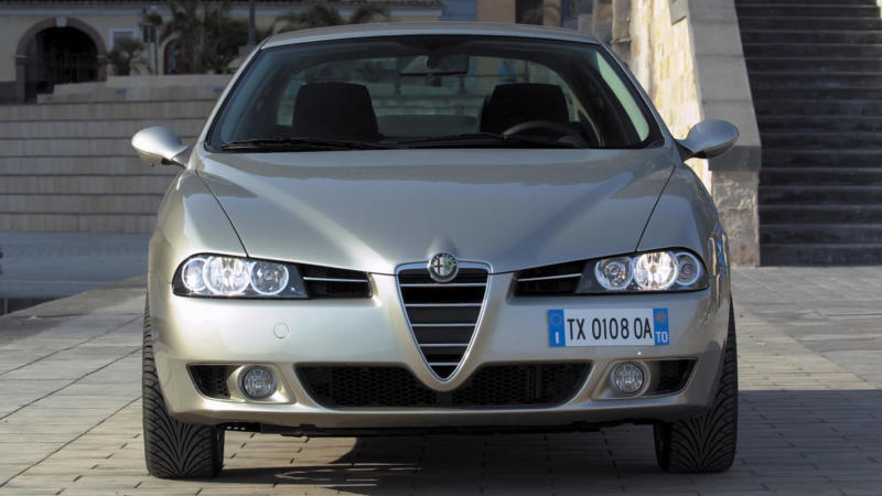 Alfa Romeo 156 вид спереди