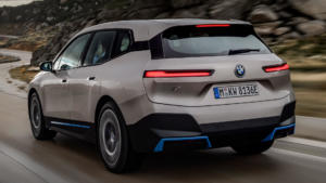 Автомобиль БМВ iX