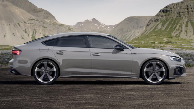 Audi A5 вид сбоку