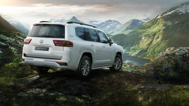 Toyota Land Cruiser вид сзади