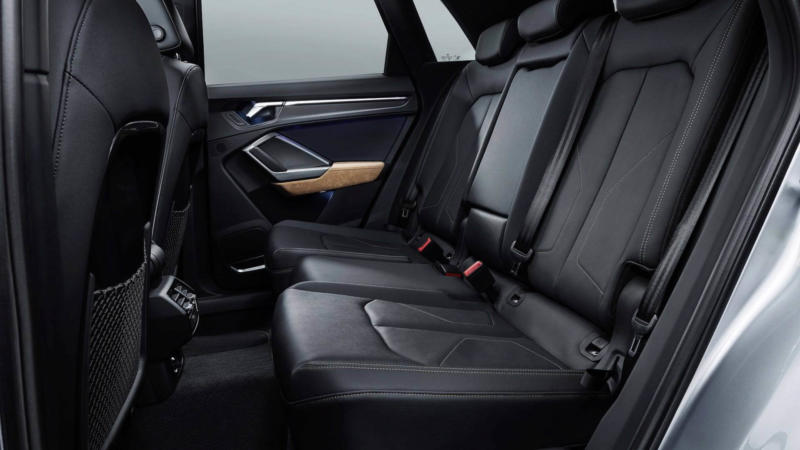 Задний ряд Audi Q3