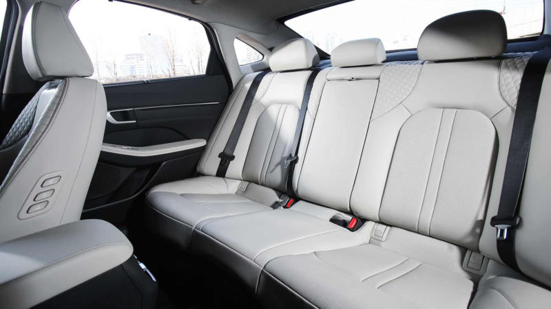 Задний ряд Hyundai Sonata