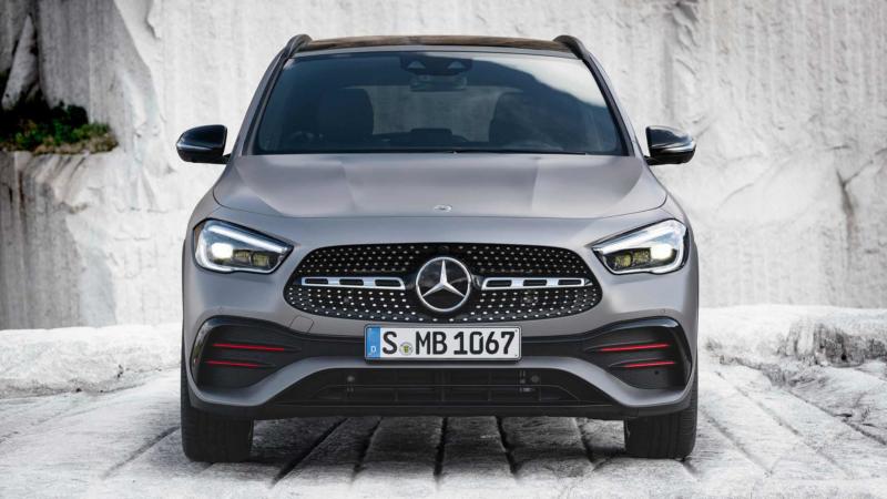 Mercedes-Benz GLA вид спереди
