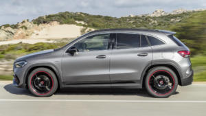 Мерседес GLA вид сбоку