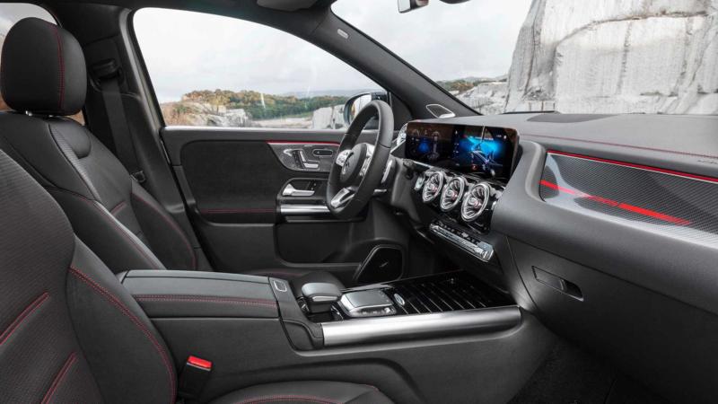 Салон Mercedes-Benz GLA