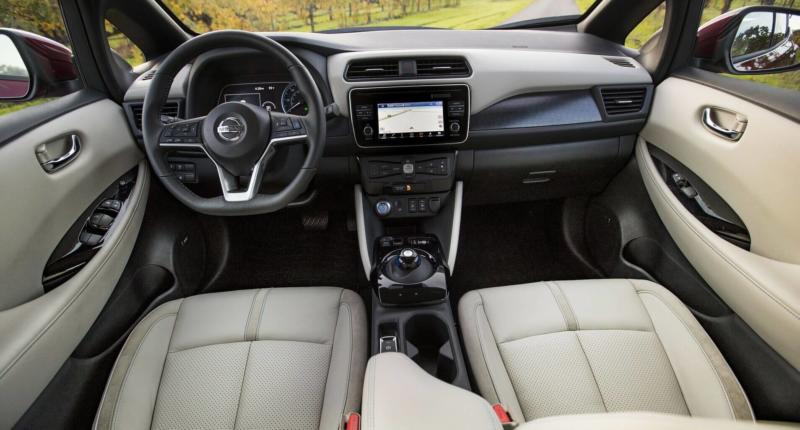 Салон Nissan Leaf