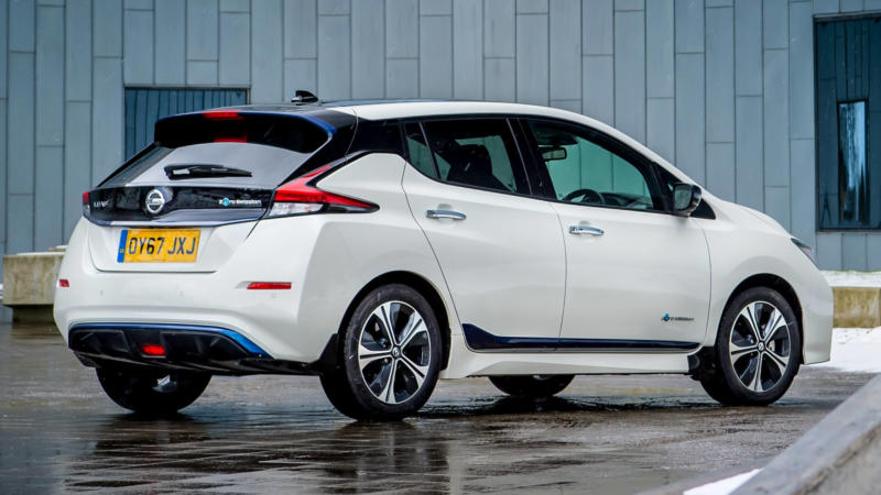 Nissan Leaf вид сзади