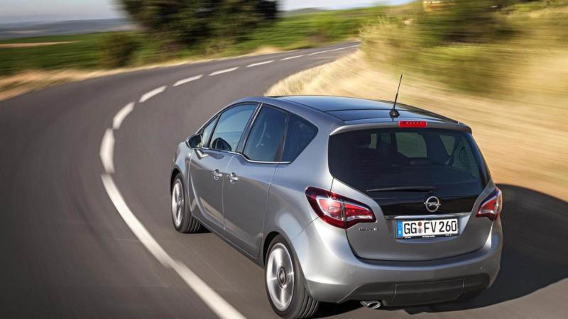 Вид сзади Opel Meriva