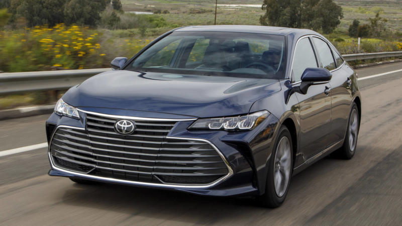 Toyota Avalon вид спереди