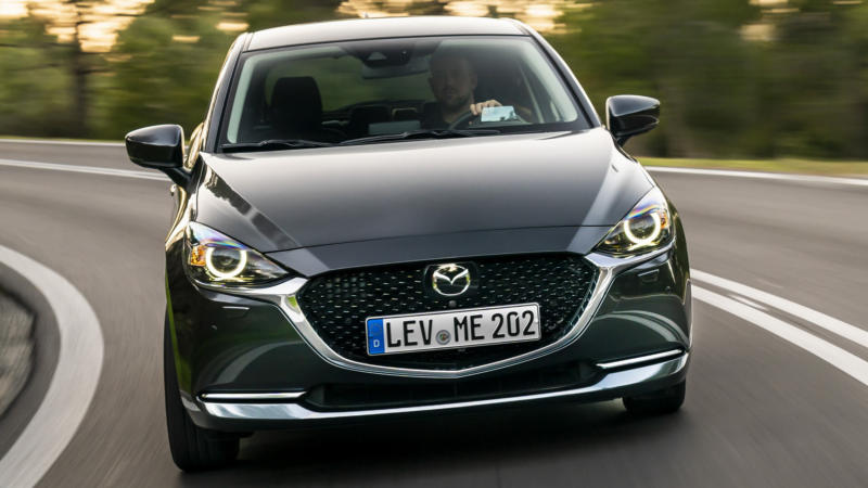 Mazda 2 вид спереди