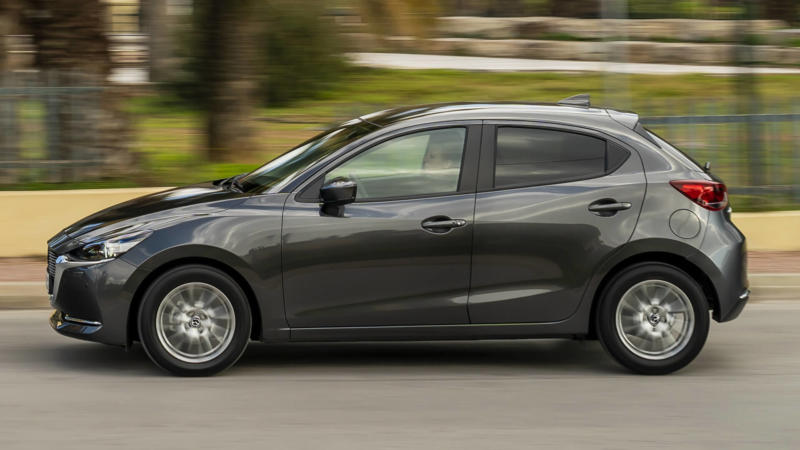 Mazda 2 вид сбоку