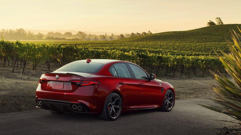 Спорткар Alfa Romeo Giulia