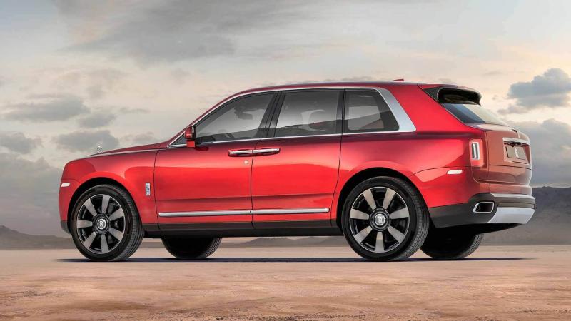 Rolls-Royce Cullinan вид сбоку