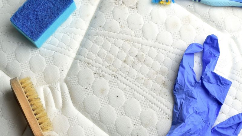 как чистить матрас