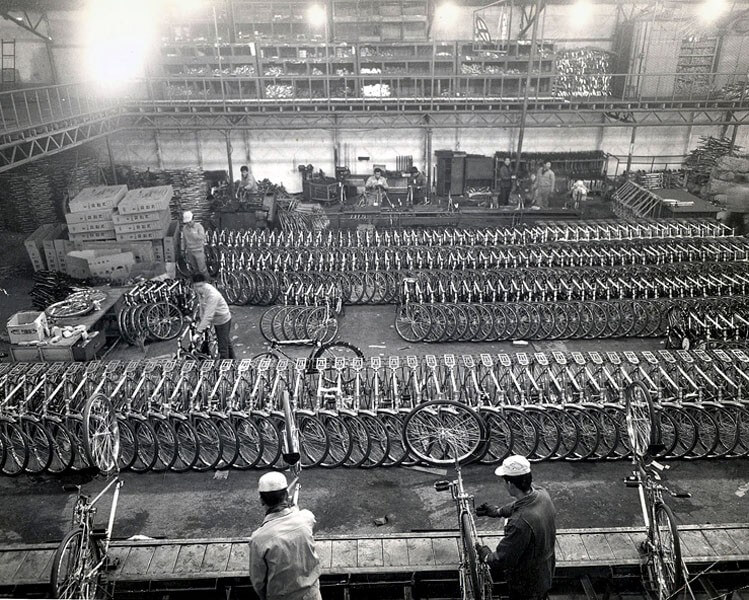 Kia Motors 1944 год Kia Motors 1944 год