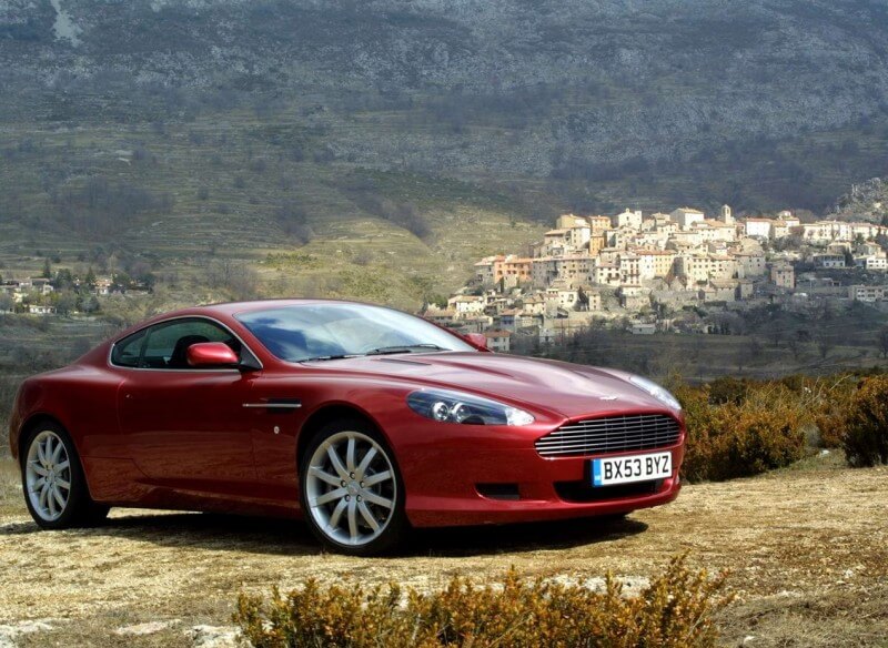 Aston Martin DB9 2004 года Aston Martin DB9 2004 года