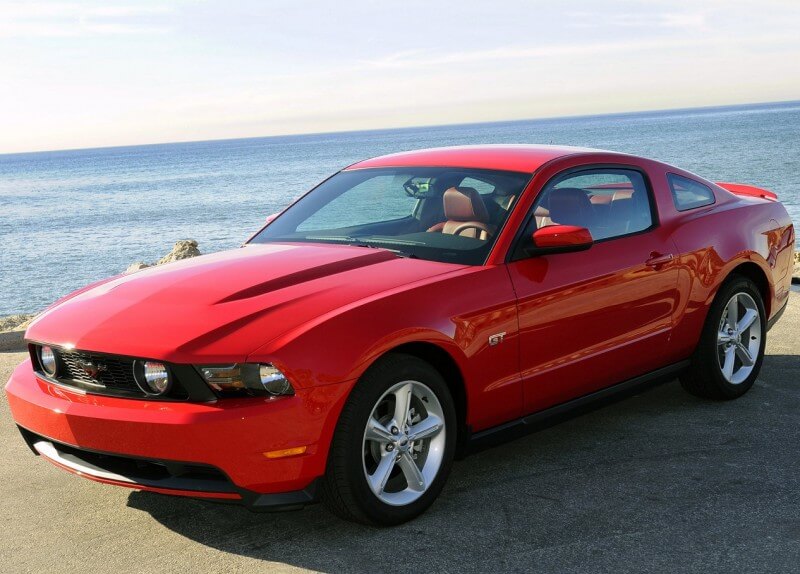 Ford Mustang (2010) Ford Mustang (2010)