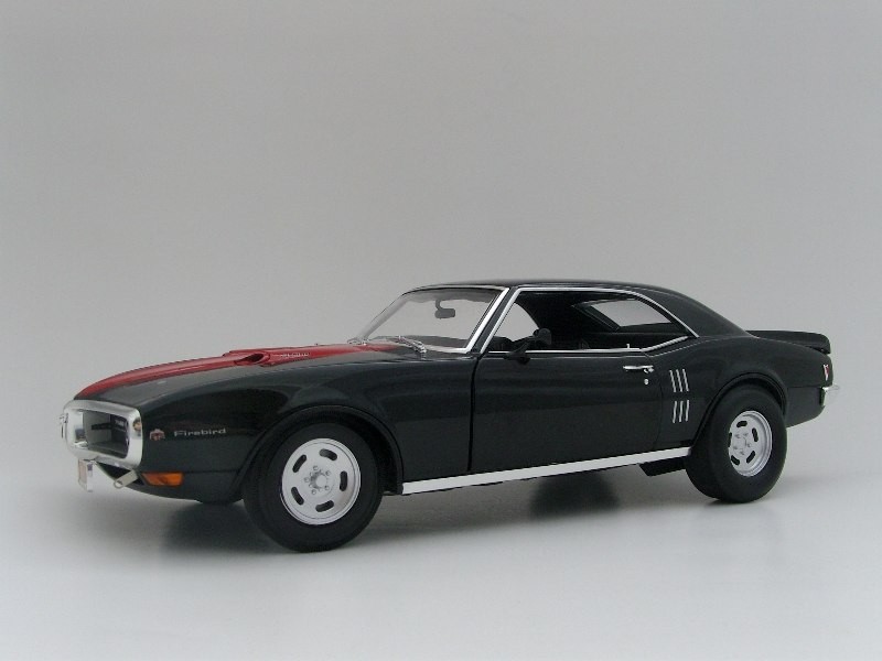 Вид сбоку Pontiac Firebird
