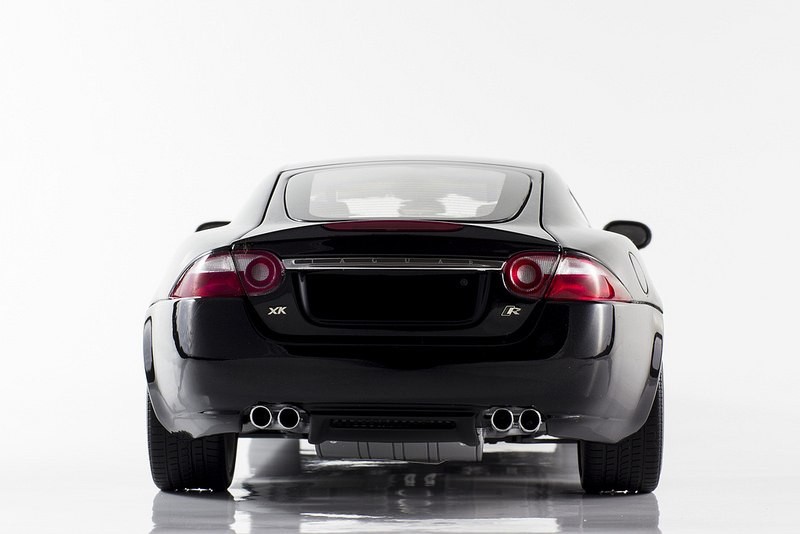 Вид сзади Jaguar XKR Coupe 