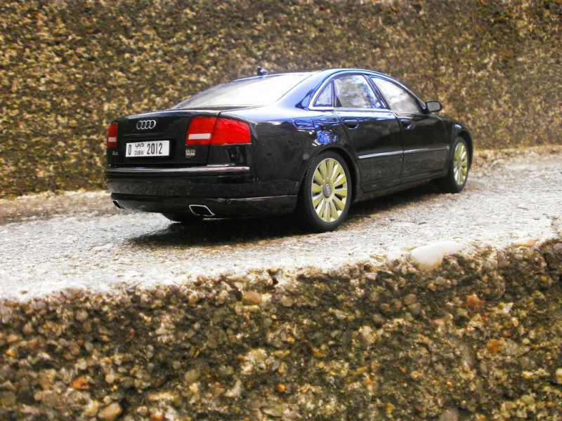 Audi A8 вид сзади