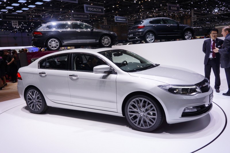 Qoros 3 sedan Qoros 3 sedan фото авто