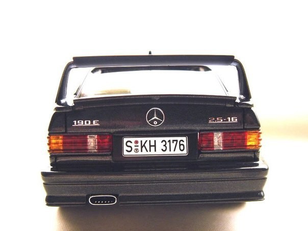 Вид сзади Mercedes Benz 190E 2.5-16 Evo 2 