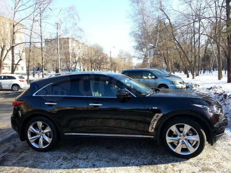 Infiniti FX37S вид сбоку Infiniti FX37S вид сбоку